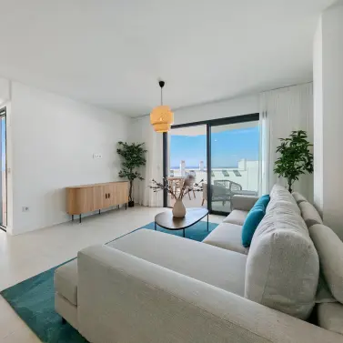 Sale of middle floor apartment in Fuengirola