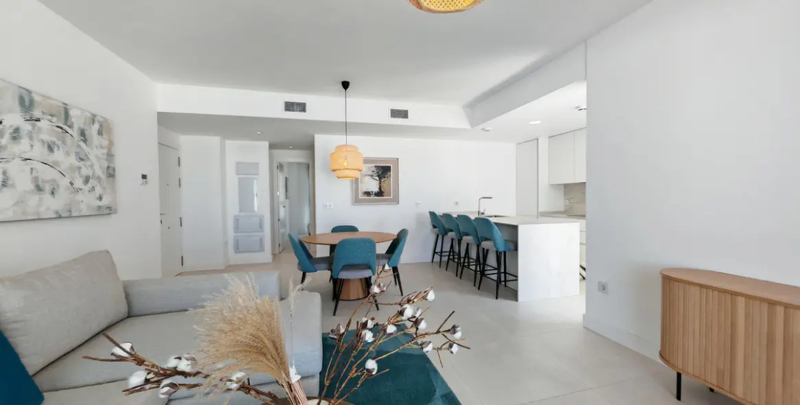 Sale of middle floor apartment in Fuengirola 6