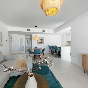 Sale of middle floor apartment in Fuengirola