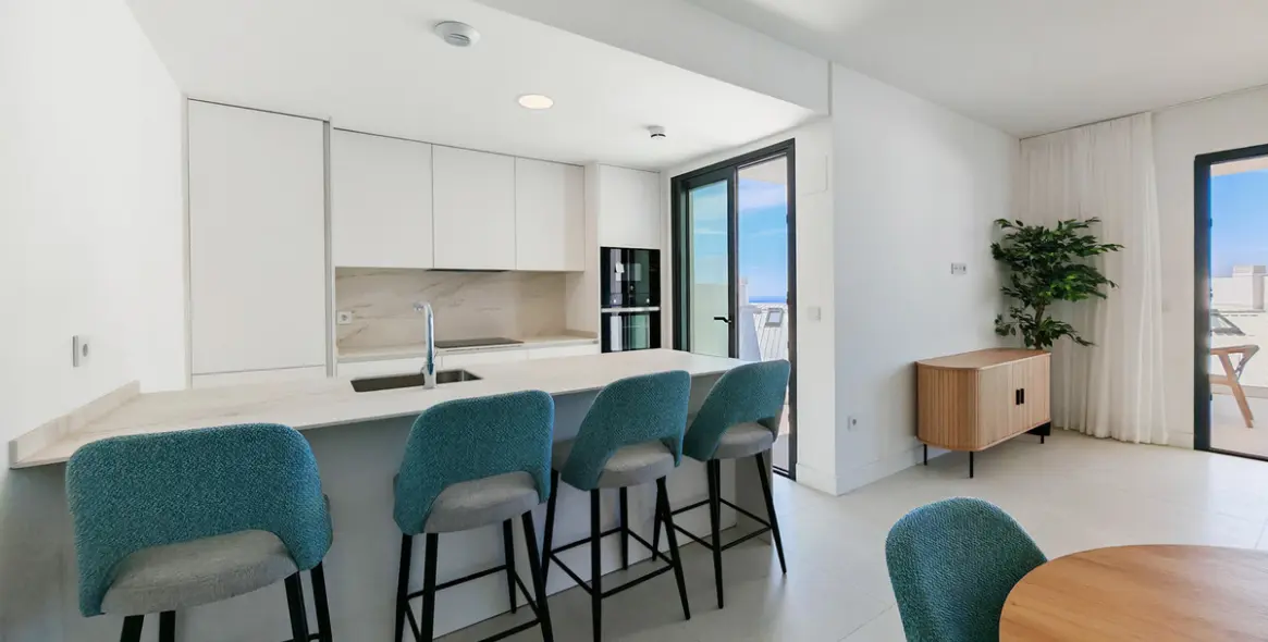 Sale of middle floor apartment in Fuengirola 7