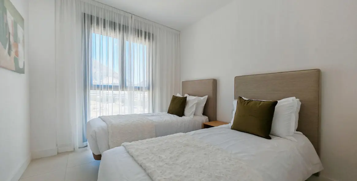 Sale of middle floor apartment in Fuengirola 12