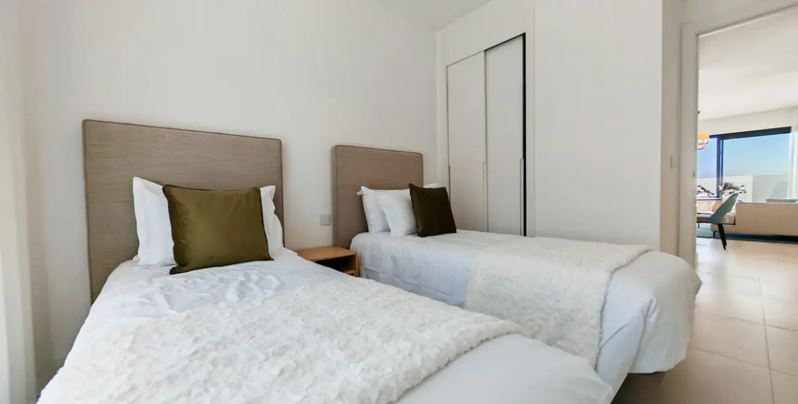 Sale of middle floor apartment in Fuengirola 13