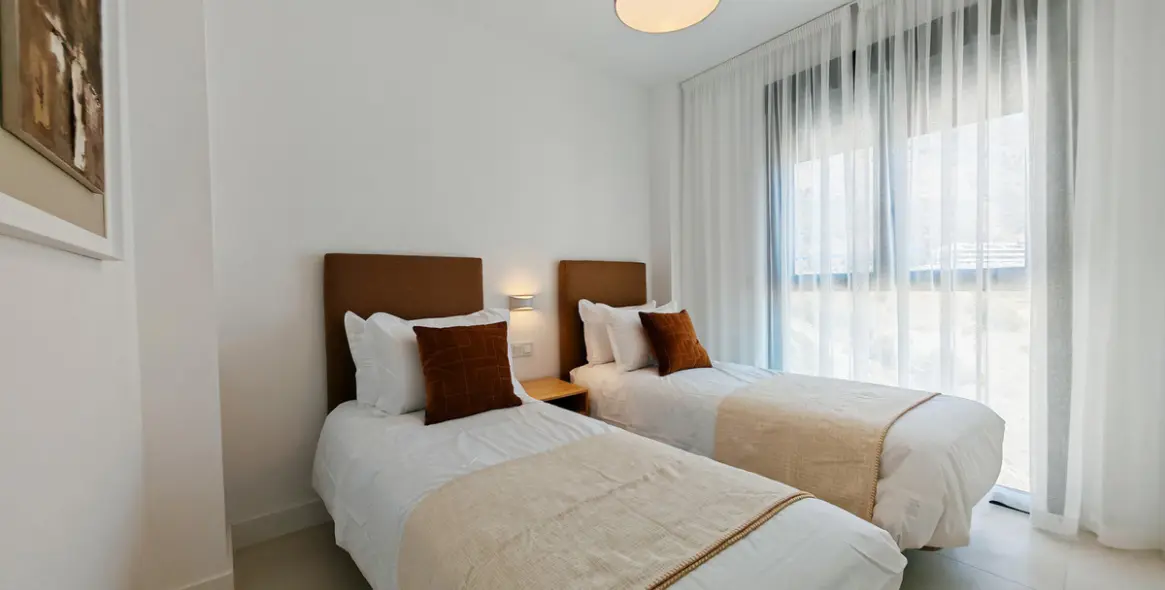 Sale of middle floor apartment in Fuengirola 16