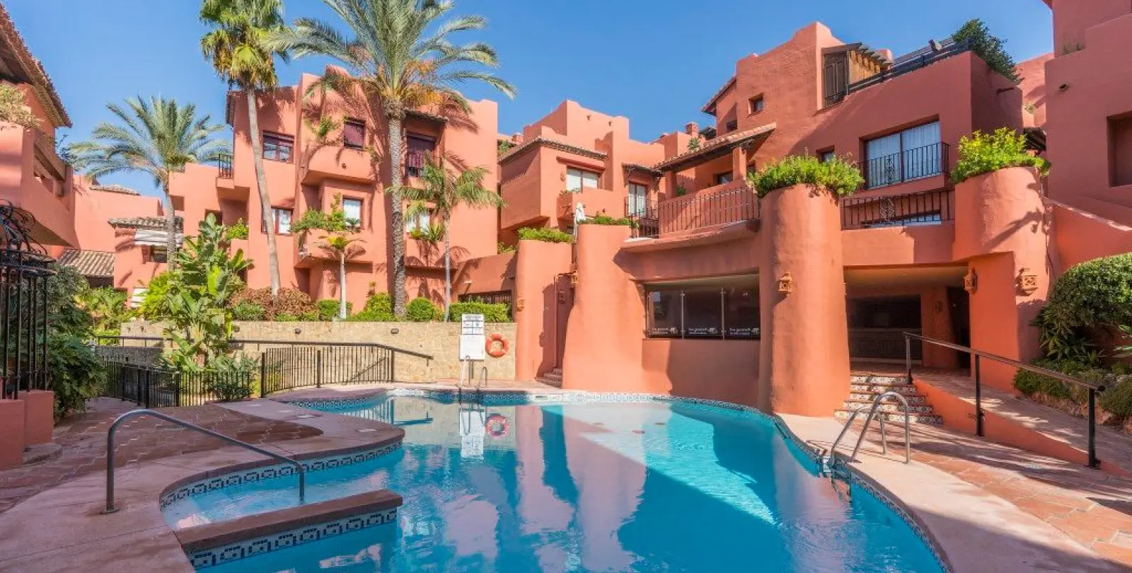 Продажа апартаментов на среднем этаже в Elviria 1