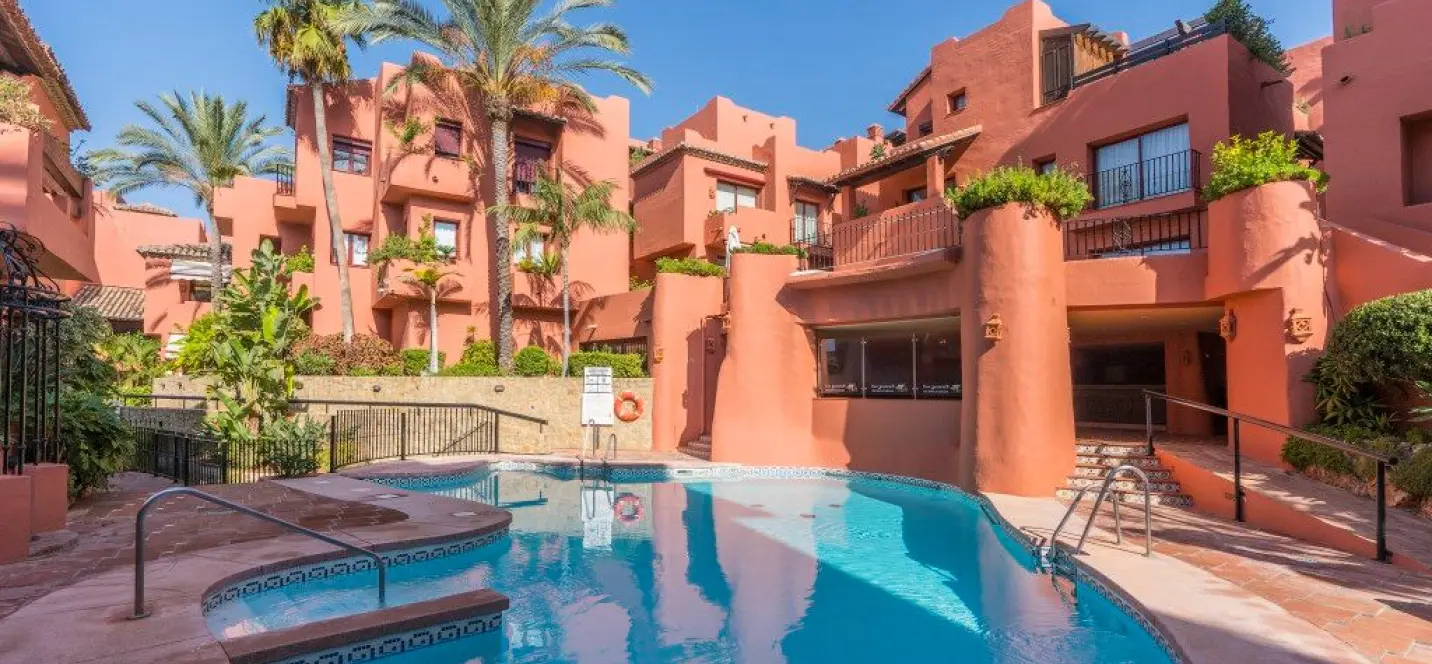 Продажа апартаментов на среднем этаже в Elviria 0