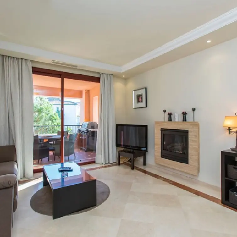 Продажа апартаментов на среднем этаже в Elviria