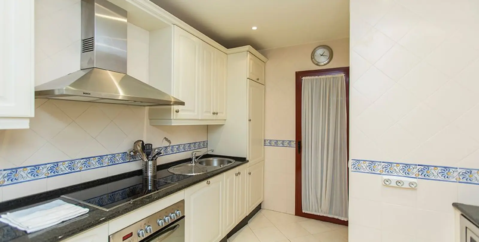 Продажа апартаментов на среднем этаже в Elviria 6