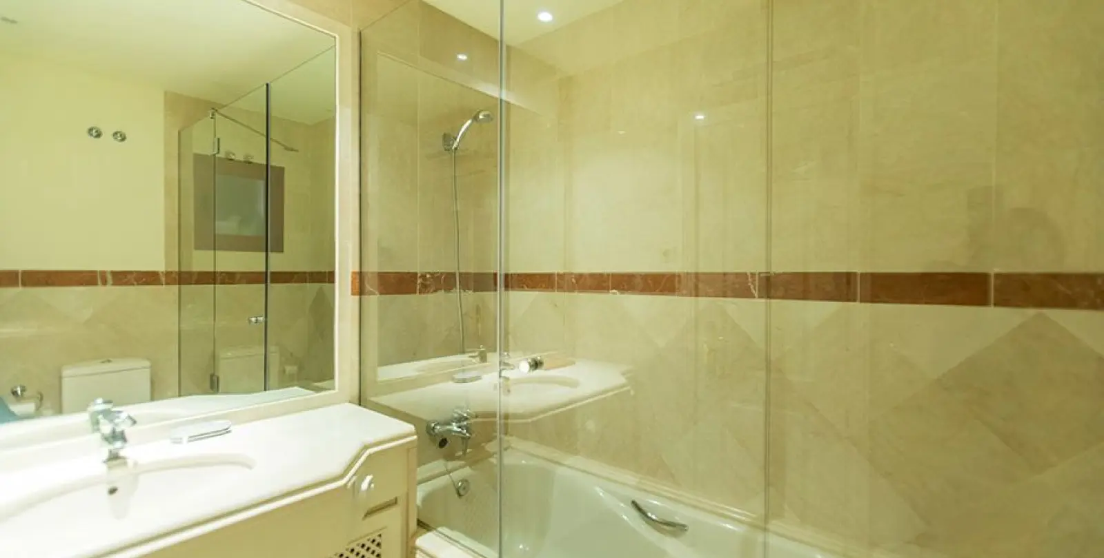 Продажа апартаментов на среднем этаже в Elviria 10