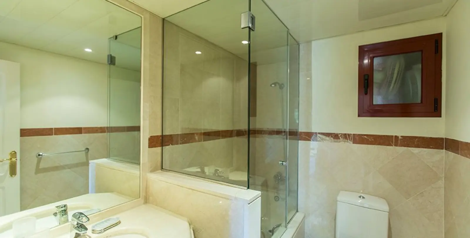 Продажа апартаментов на среднем этаже в Elviria 15