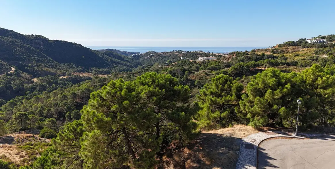 Sale of residential plot in Benahavís 4