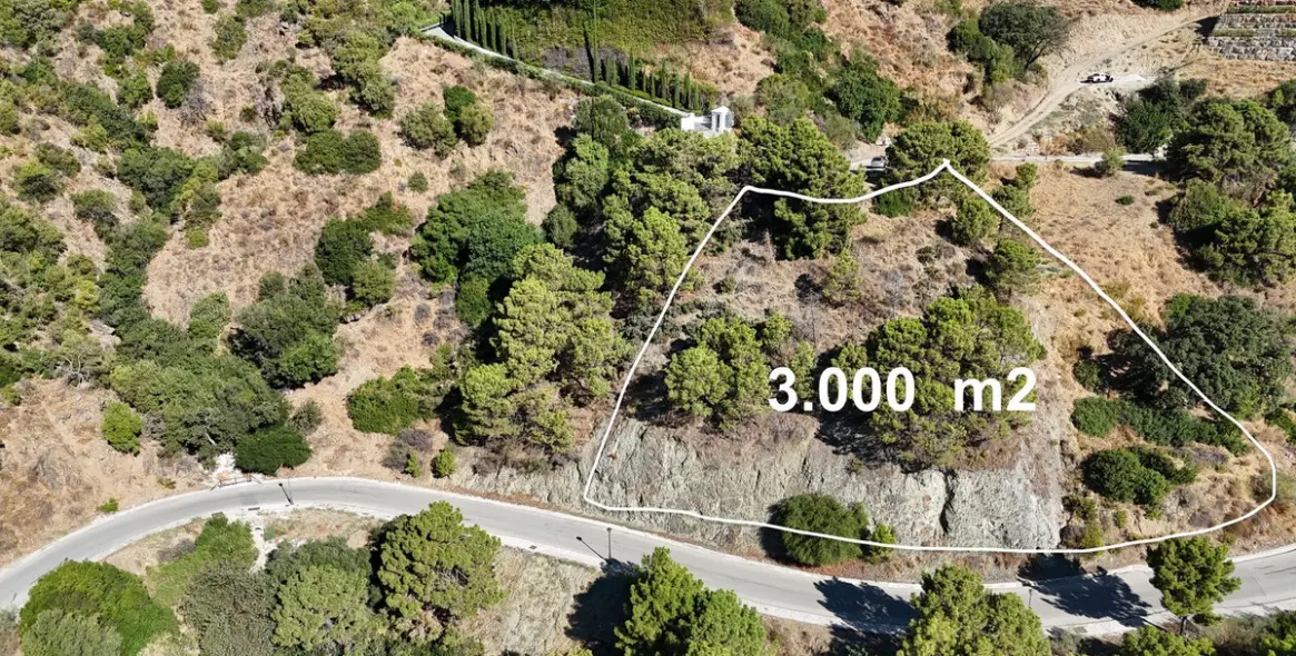 Sale of residential plot in Benahavís 8
