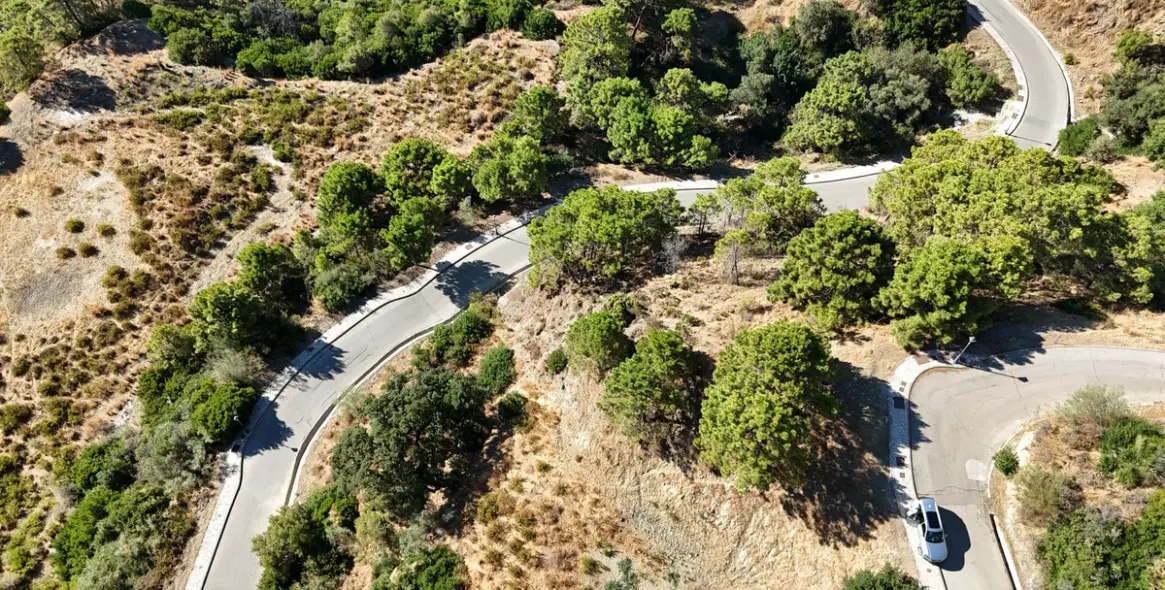 Sale of residential plot in Benahavís 9