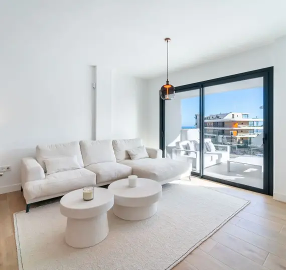 Sale of middle floor apartment in Fuengirola