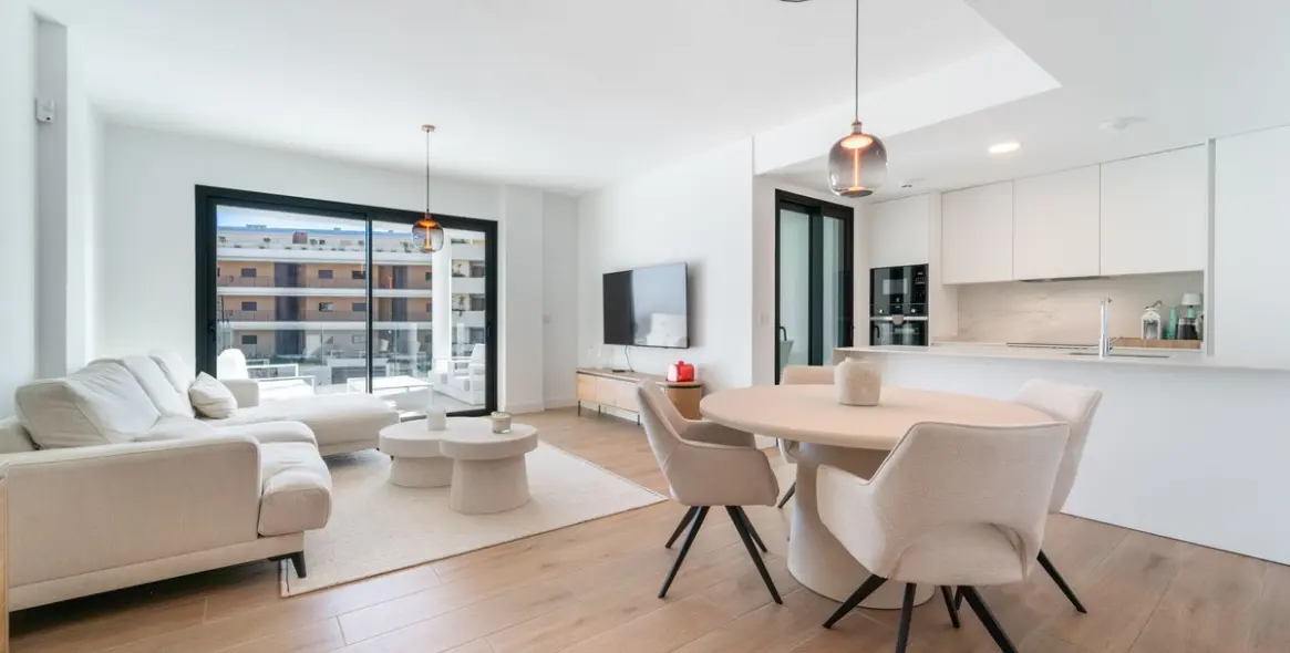 Sale of middle floor apartment in Fuengirola 2