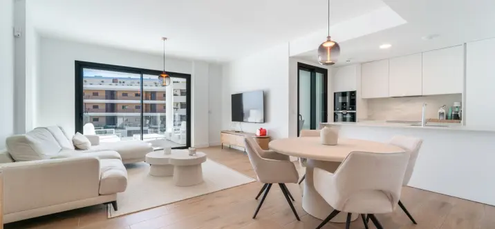 Sale of middle floor apartment in Fuengirola 1