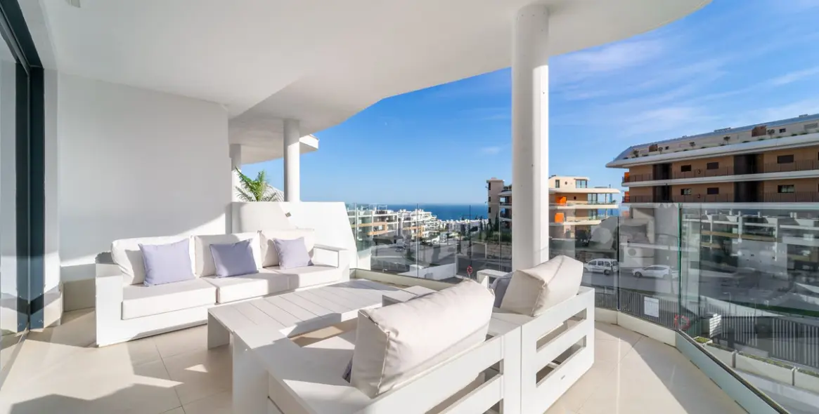 Sale of middle floor apartment in Fuengirola 3