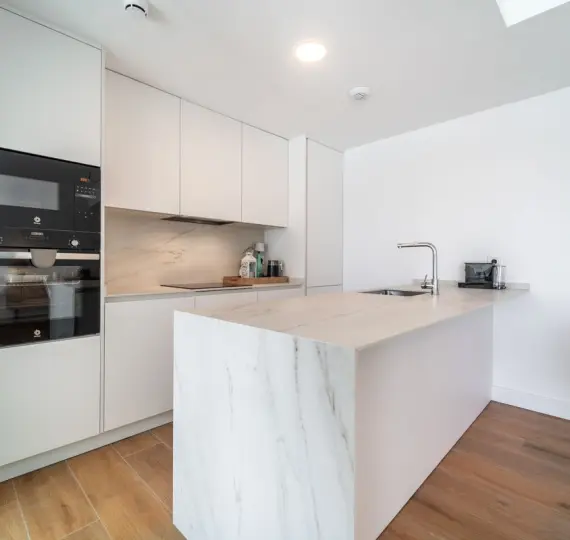 Sale of middle floor apartment in Fuengirola