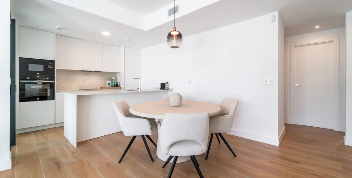 Sale of middle floor apartment in Fuengirola 6