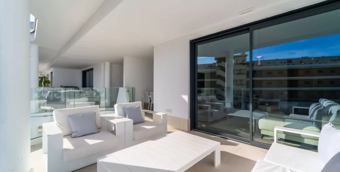 Sale of middle floor apartment in Fuengirola 12