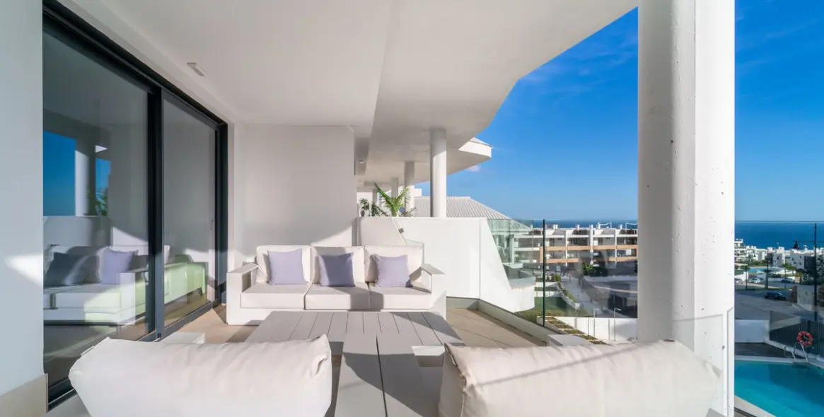 Sale of middle floor apartment in Fuengirola 13