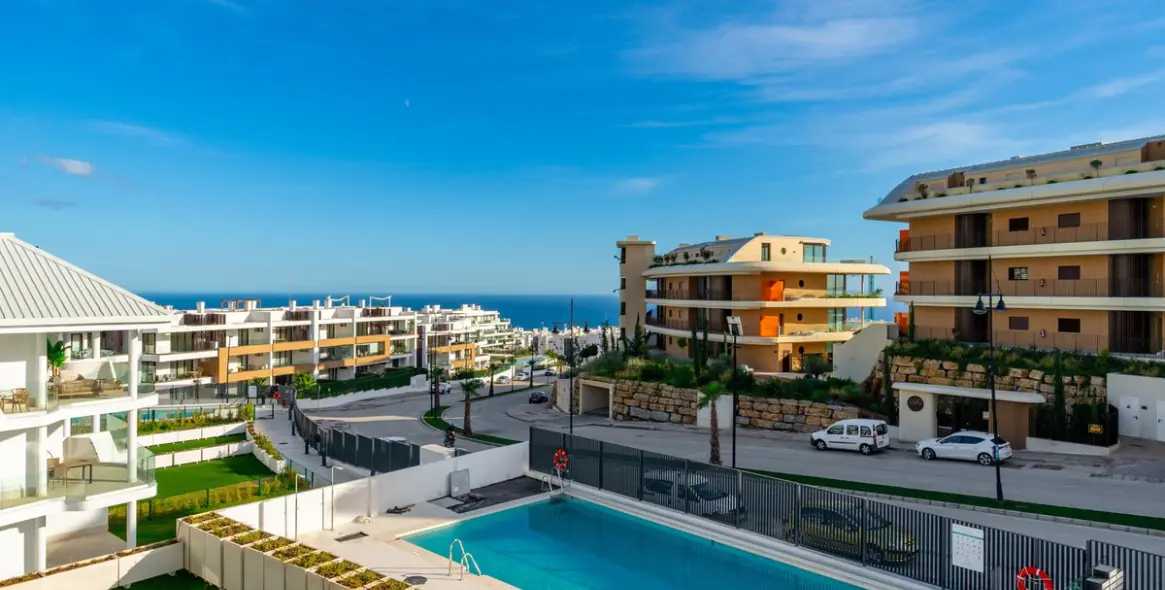 Sale of middle floor apartment in Fuengirola 14