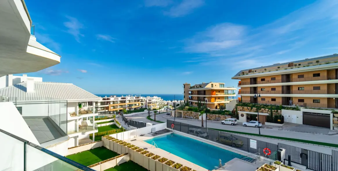 Sale of middle floor apartment in Fuengirola 15