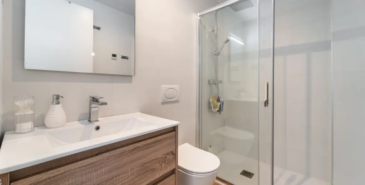 Sale of middle floor apartment in Fuengirola 16