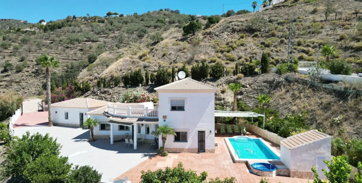 Продажа  отдельно стоящей виллы в Arenas 2