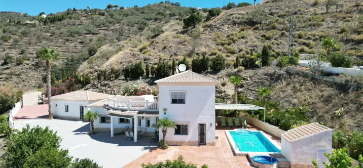 Продажа  отдельно стоящей виллы в Arenas 1