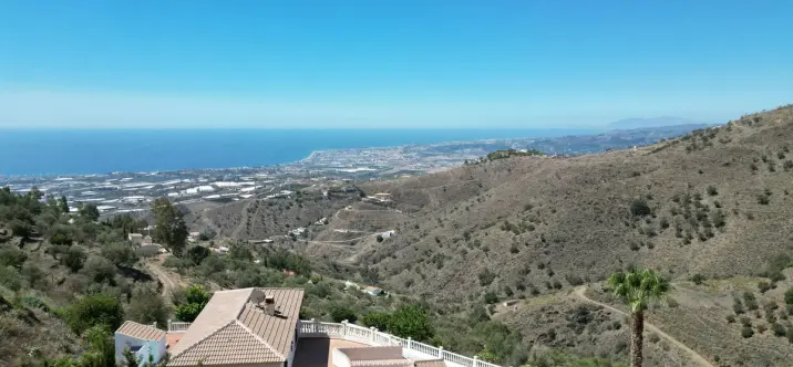 Продажа  отдельно стоящей виллы в Arenas 3