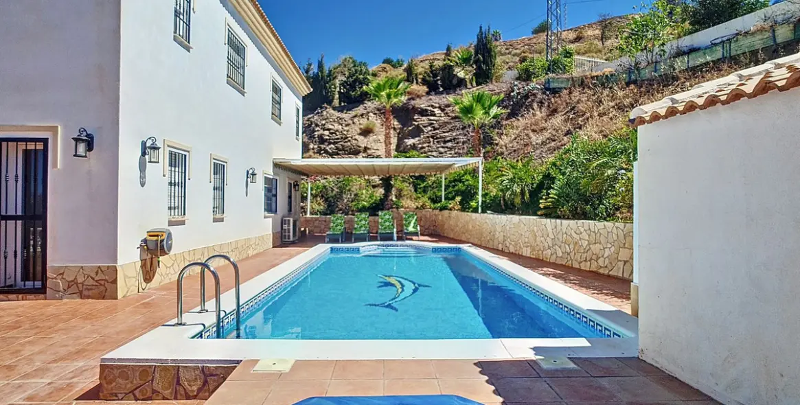 Продажа  отдельно стоящей виллы в Arenas 7