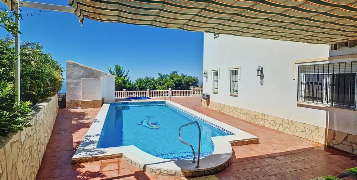 Продажа  отдельно стоящей виллы в Arenas 9