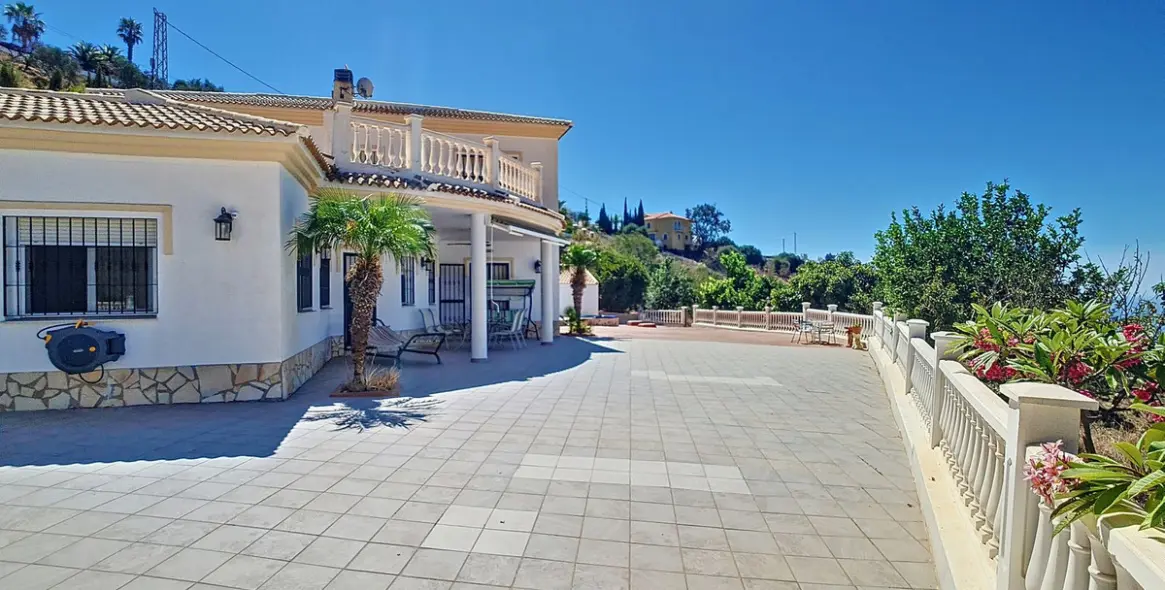 Продажа  отдельно стоящей виллы в Arenas 11