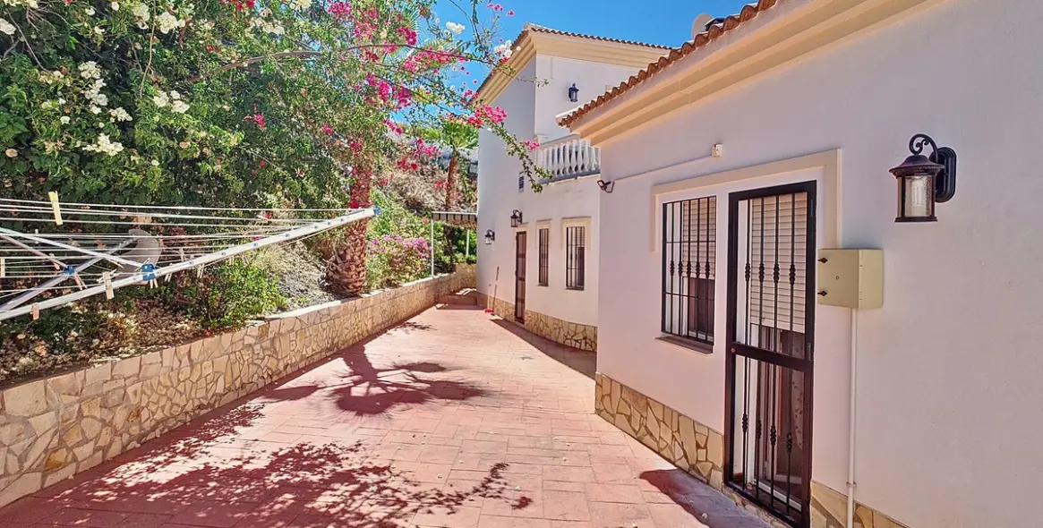 Продажа  отдельно стоящей виллы в Arenas 13