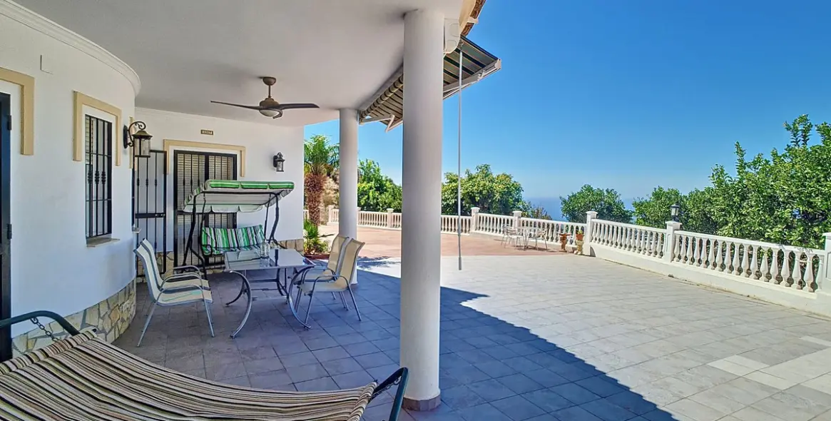 Продажа  отдельно стоящей виллы в Arenas 14