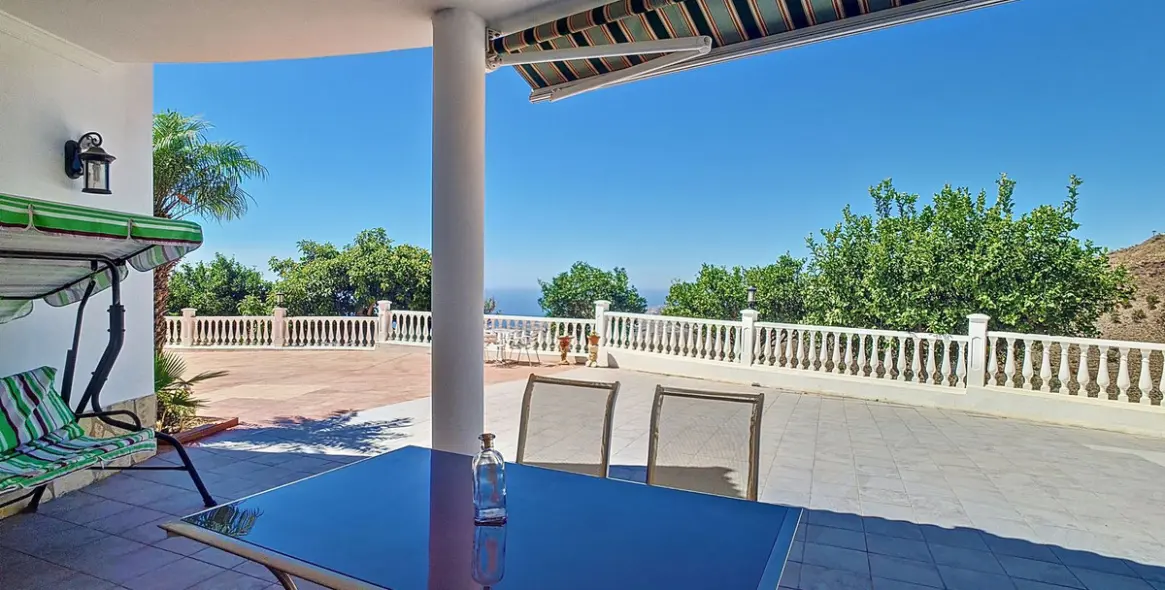 Продажа  отдельно стоящей виллы в Arenas 15