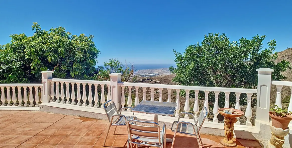 Продажа  отдельно стоящей виллы в Arenas 16