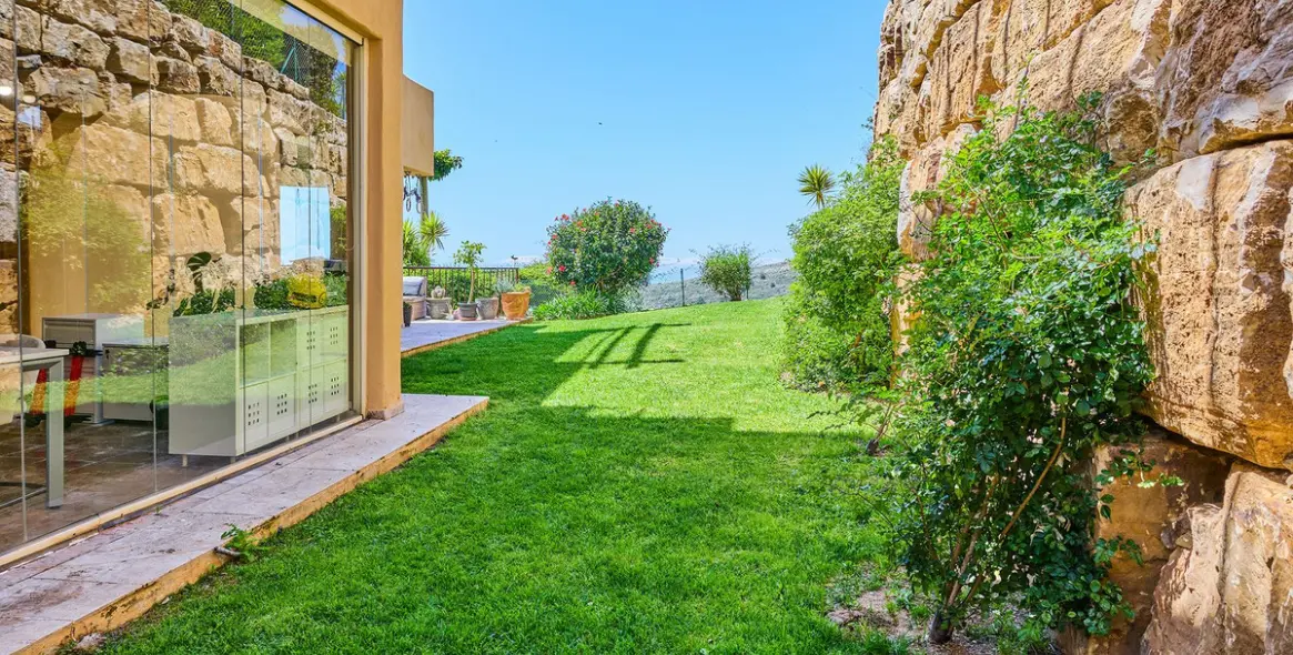 Продажа апартаментов на первом этаже в Benahavís 2