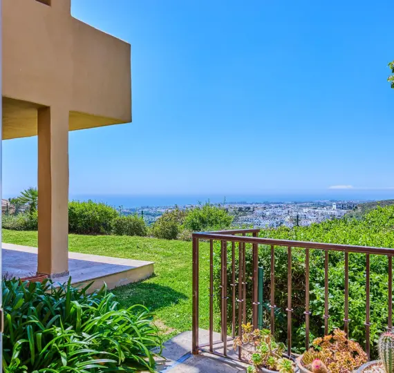 Продажа апартаментов на первом этаже в Benahavís