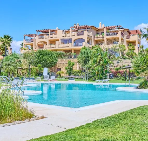 Продажа апартаментов на первом этаже в Benahavís