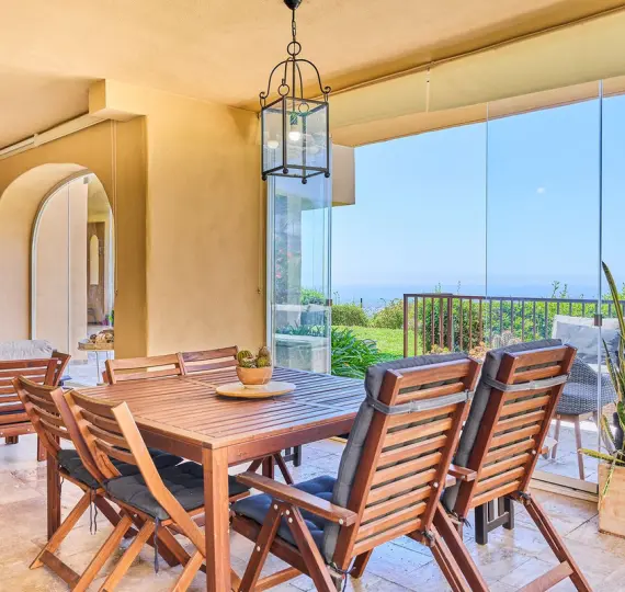 Продажа апартаментов на первом этаже в Benahavís