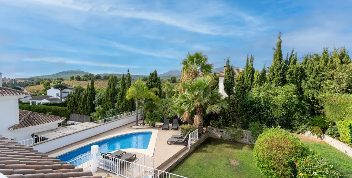 Sale of detached villa in Coín 2