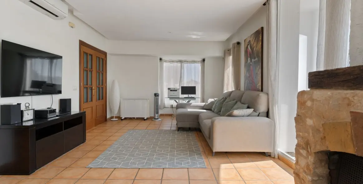 Sale of detached villa in Coín 7