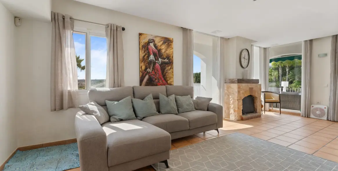 Sale of detached villa in Coín 8