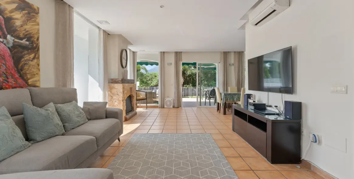 Sale of detached villa in Coín 9