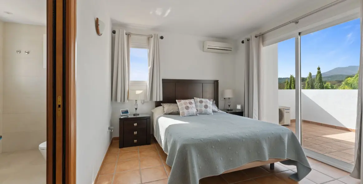 Sale of detached villa in Coín 14