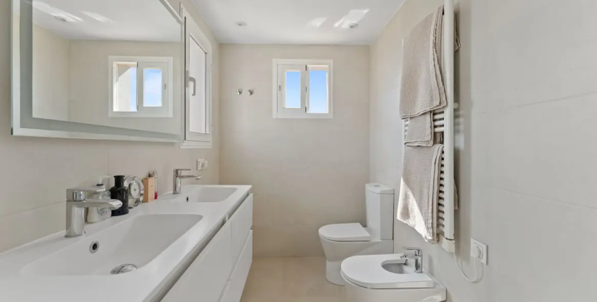 Sale of detached villa in Coín 18