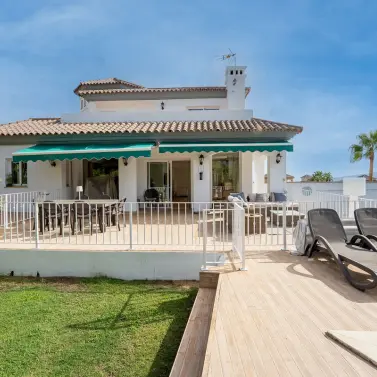 Sale of detached villa in Coín
