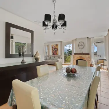 Sale of detached villa in Coín