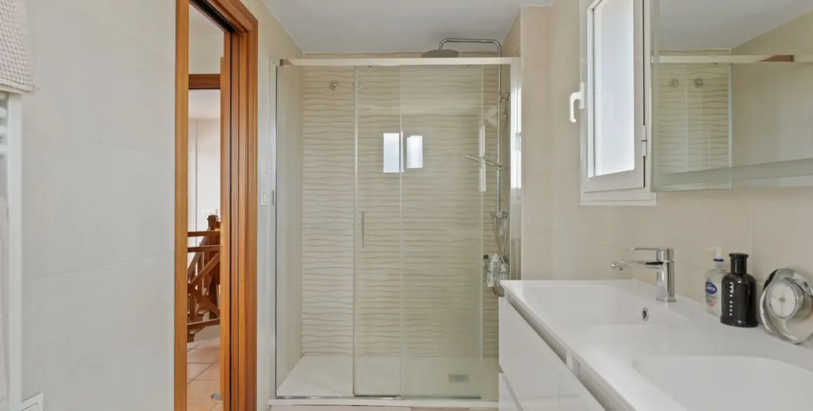 Продажа  отдельно стоящей виллы в Coín 19